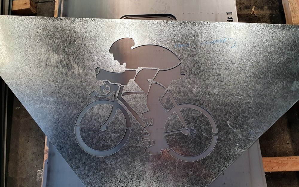 Metal profiles prepared by laser cutting
